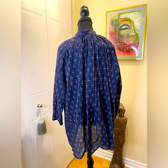 H&M NWOT sheer printed - hemmed longer  back, blue background white print - Picture 4 of 13